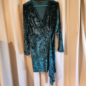 Long Sleeve Green Velvet Cocktail Dress